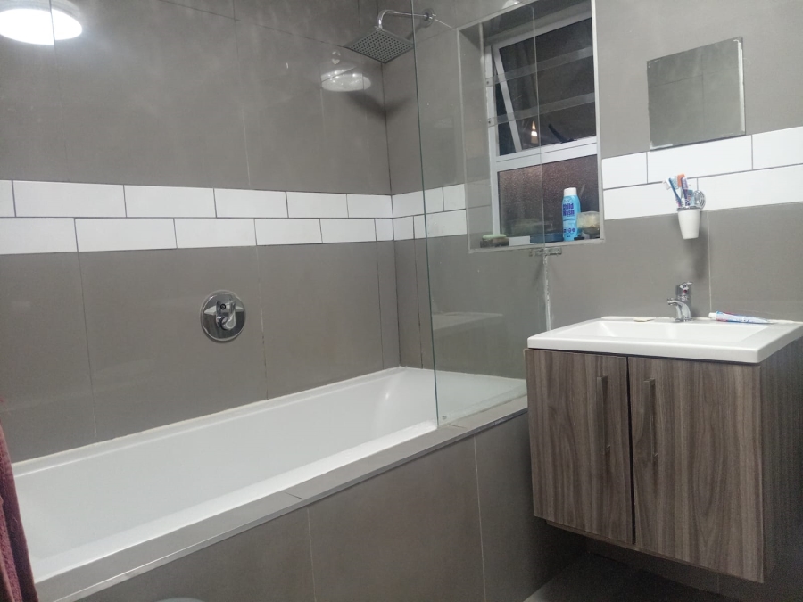 4 Bedroom Property for Sale in Westridge Western Cape